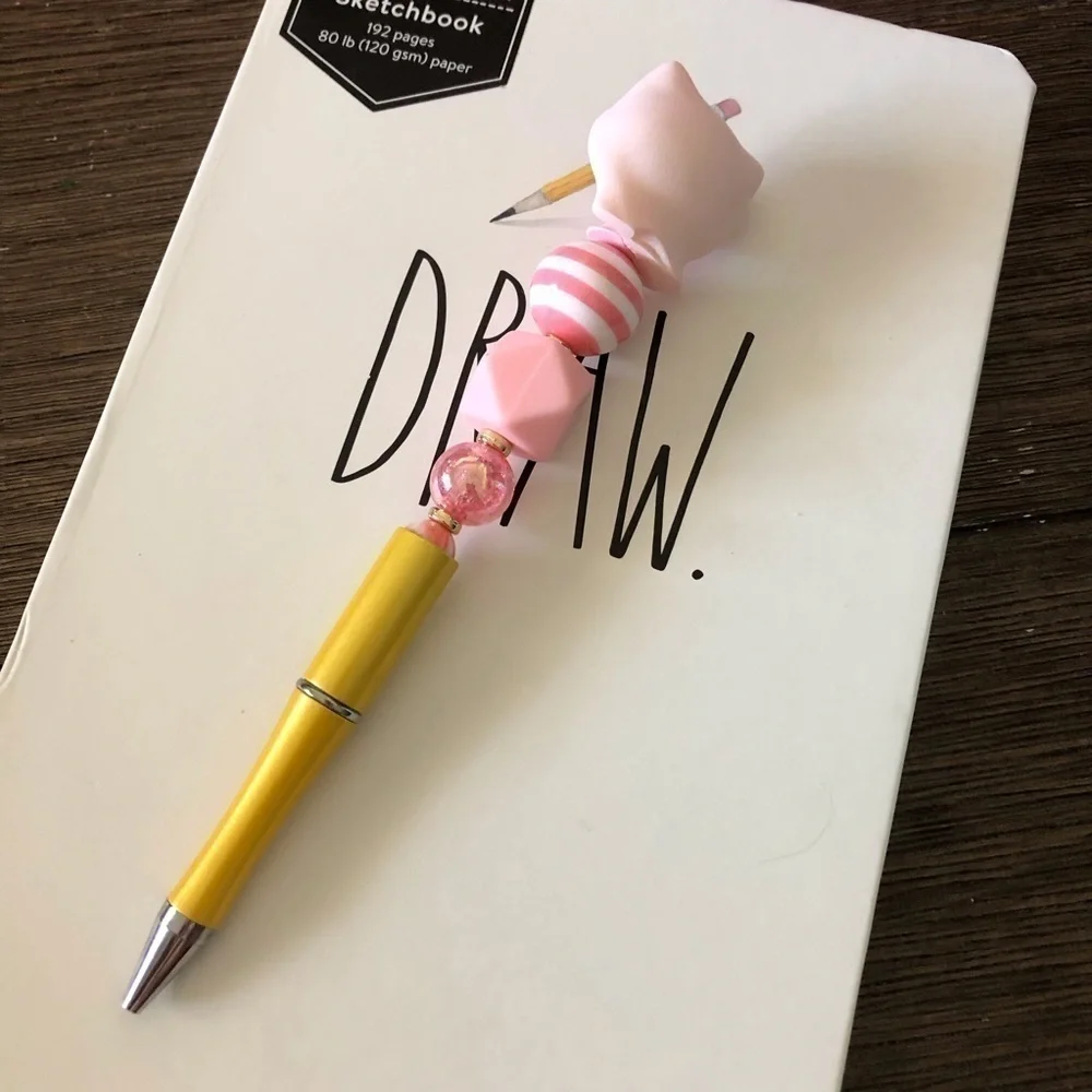 Disney Doorables: Robin Hood: Lady Marian handmade beaded pen